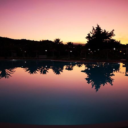 Rey Beach Club Monte Nai Exteriér fotografie