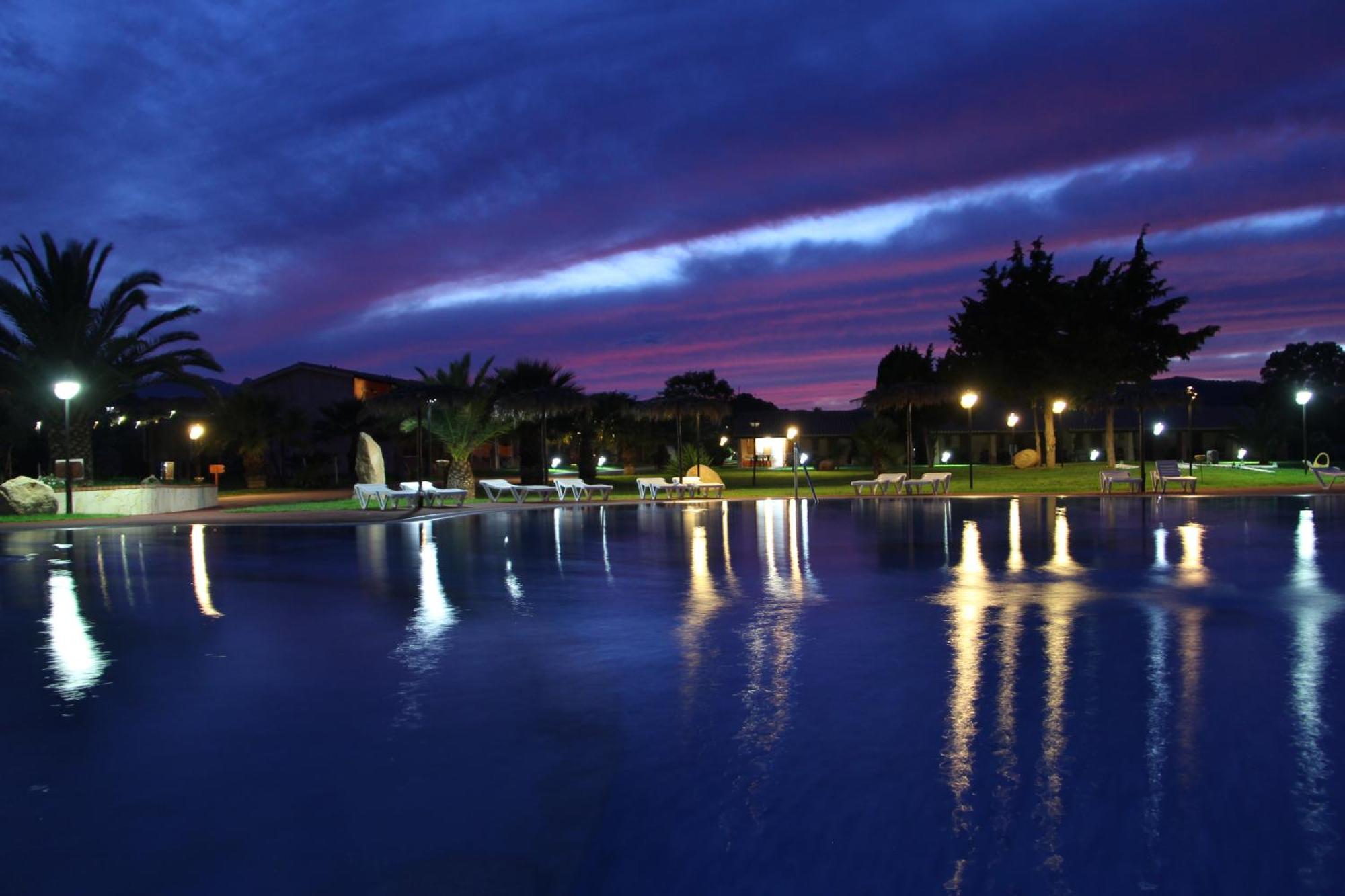 Rey Beach Club Monte Nai Exteriér fotografie