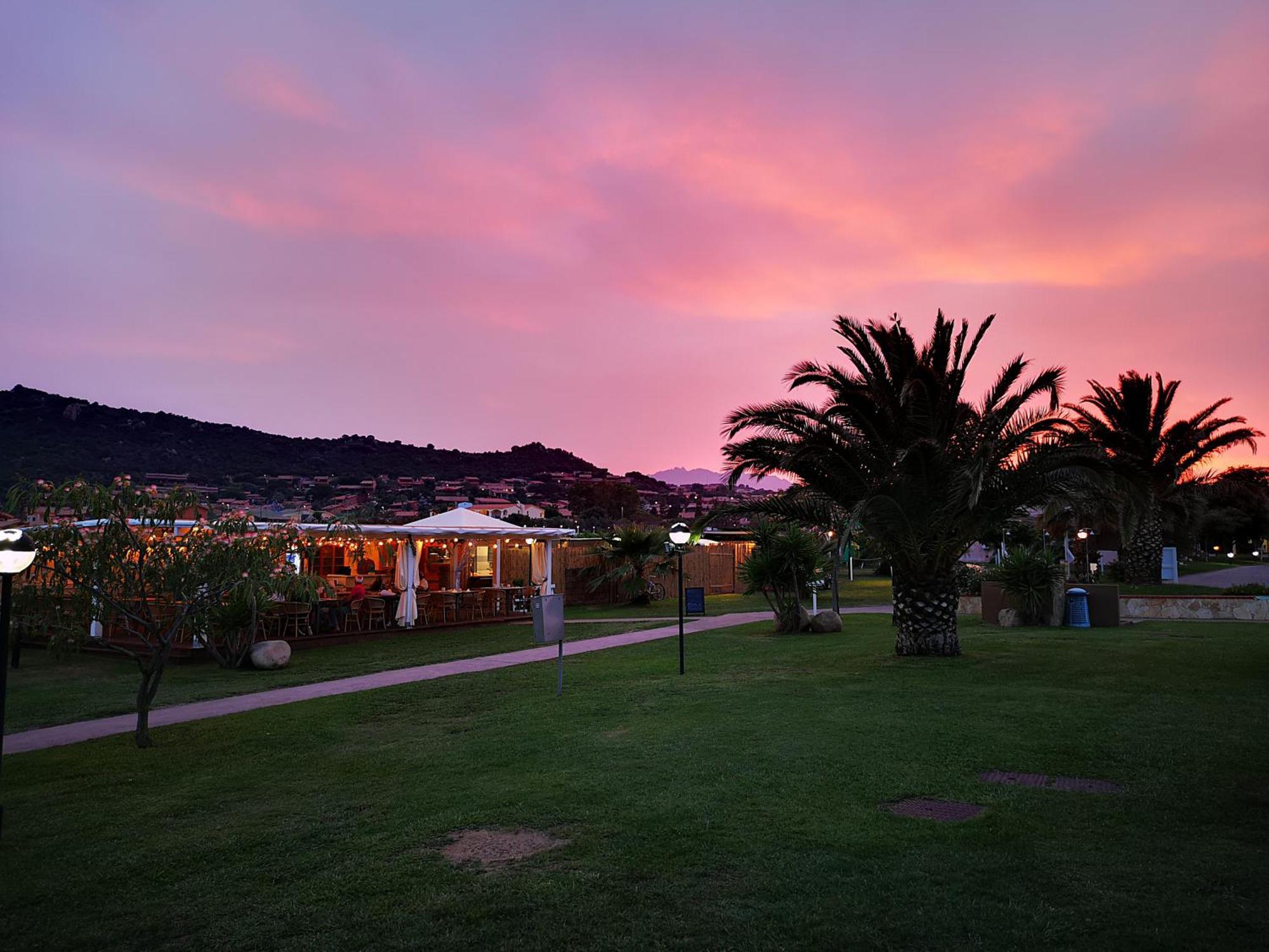 Rey Beach Club Monte Nai Exteriér fotografie