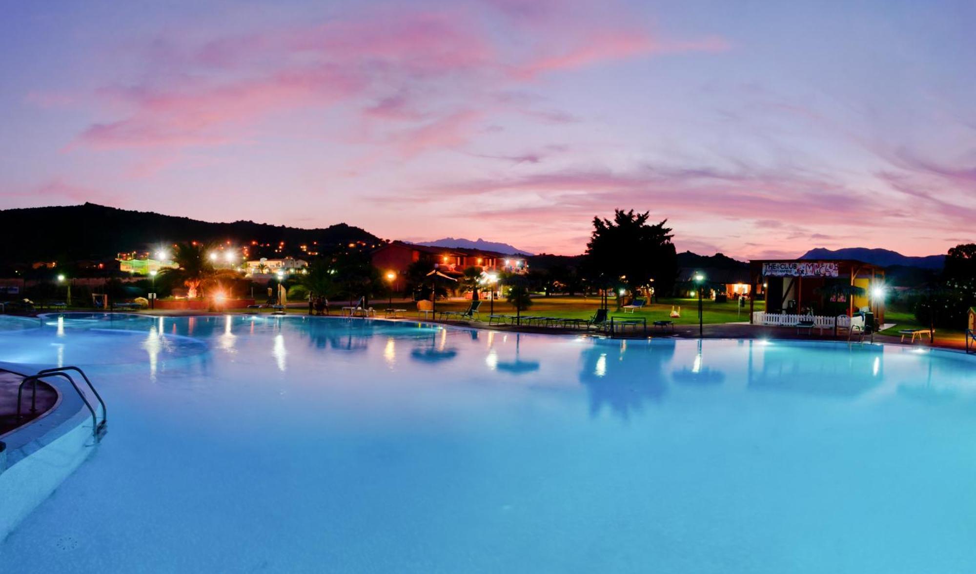 Rey Beach Club Monte Nai Exteriér fotografie