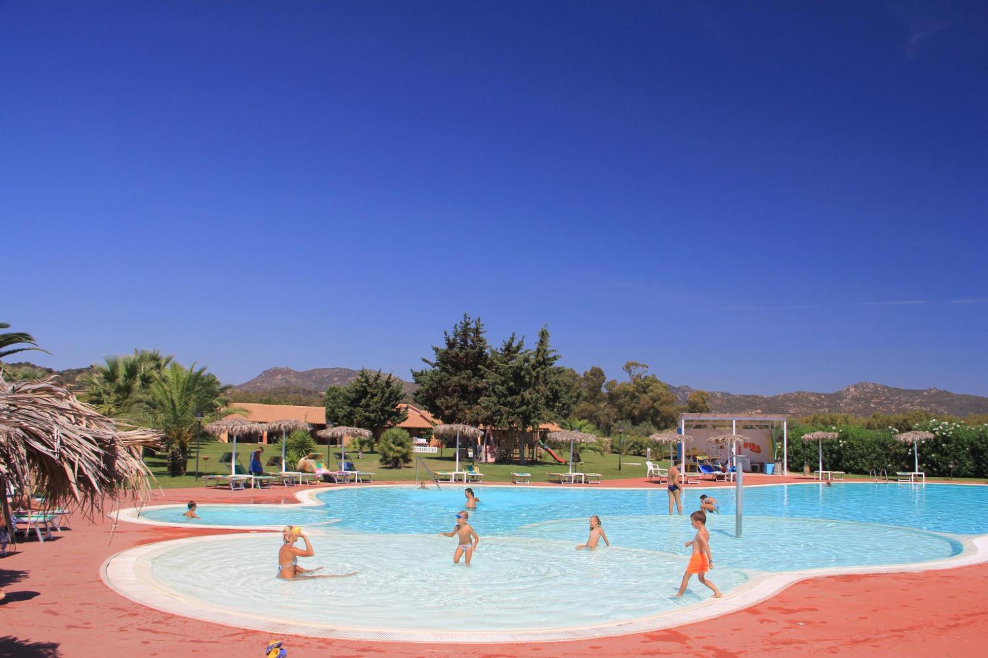 Rey Beach Club Monte Nai Exteriér fotografie